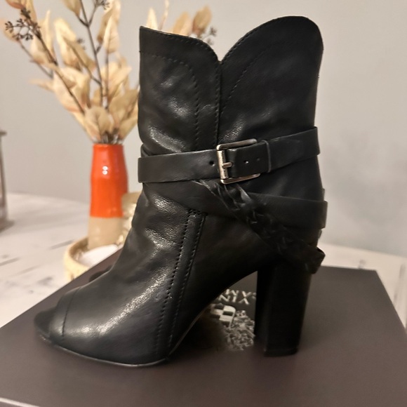 Vince Camuto Sortina bootie - Picture 2 of 5